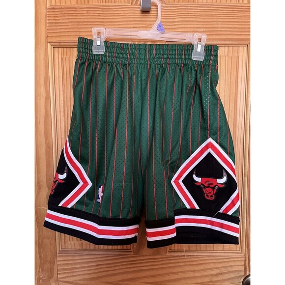 Mitchell & Ness Chicago Bulls Green Pinstripe Swingman Shorts Men's Size Medium - Picture 6 of 10